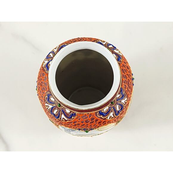 Mini Japanese Vase Geisha Portrait 3 3/4" Porcelain Gold Trim 70's Asian Vintage - Picture 8 of 16